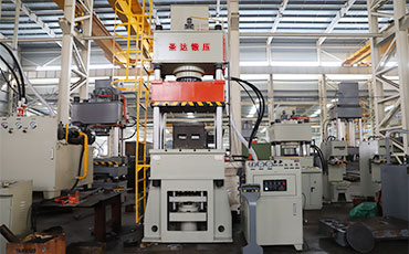 三梁四柱液壓機簡述（結構、特點、參數及配置）